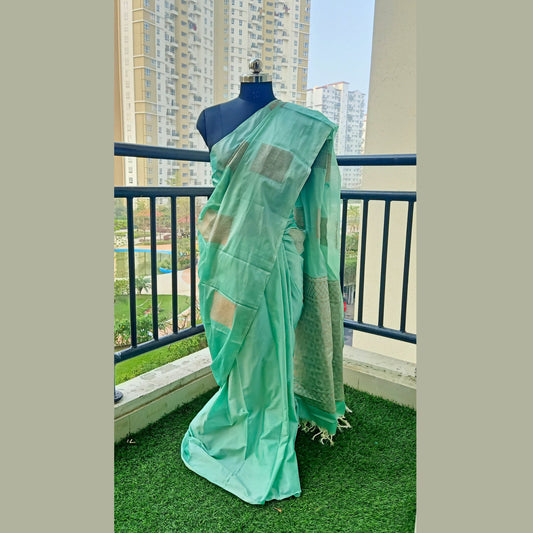 Elevate your wardrobe with our exquisite Mahabalipuram light green cotton saree. Adorned with intricate zari work, this saree exudes elegance and charm. Complete with a matching blouse piece, its zari weaving adds a touch of luxury to your ensemble. - Fabcentra